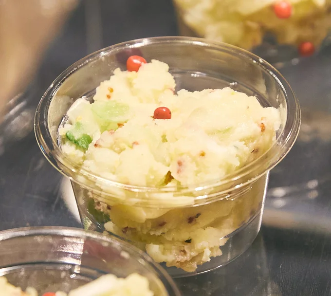 ブルーチーズを加えておしゃれなカフェ飯風に！「大人のチーズポテサラ」【今井亮さんの特製おつまみ】