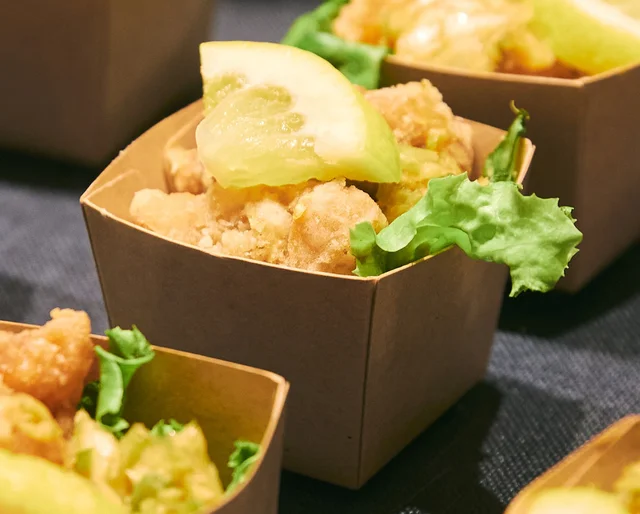 二度揚げで肉が硬くならないから中じゅわ～外カリッカリ！「塩唐揚げ 香味ソース」【今井亮さんの特製おつまみ】