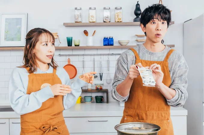 韓国が大好きな小山さん。初めて見るダシダに興味津々!