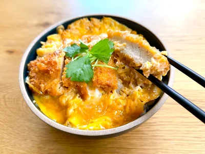 煮汁がしみたカツは絶品！