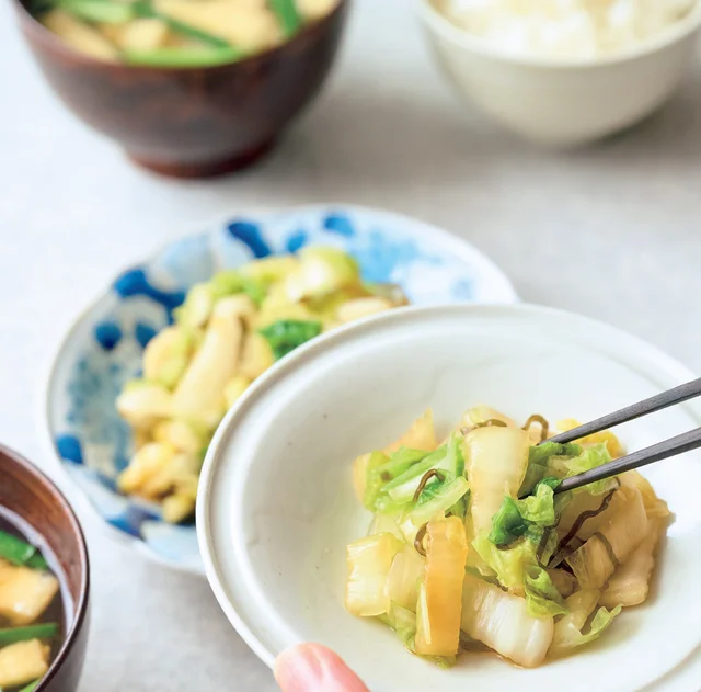 塩昆布さえあれば作れちゃう！王道風味で手軽な「白菜の塩昆布漬け」