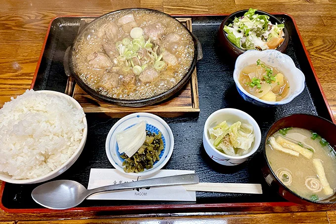 「食楽処 和」の「地鶏焼き定食」(1400円)