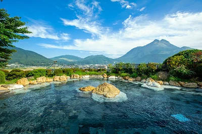 大きな露天風呂が魅力の「山のホテル 夢想園」