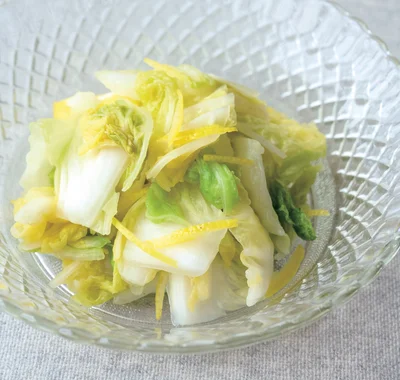 旬のゆずの皮と果汁を使ってさっぱりと「ゆず塩白菜」