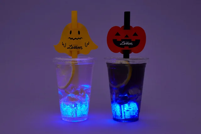 暗闇で怪しく光る!? ハロウィン仕様のブラックレモネードで手軽にパーティー気分