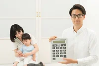 「夫の収入を知ったのもつい最近」妻が家計を管理する世帯が減少傾向に！