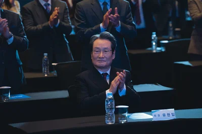 ジヒョクの祖父。財閥会長