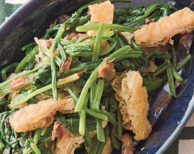 レンチンでほうれん草の下ゆでと同時に、油揚げも加熱！「油揚げとほうれん草のナムル」