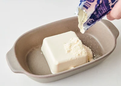 絹ごし豆腐にカップスープの粉末を混ぜるだけでホワイトソースに大変身