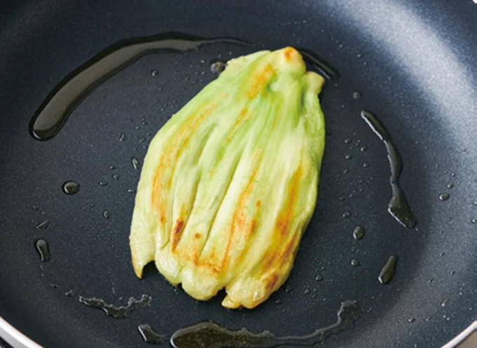 こんがり焼き色がつくまで焼いてから調味料を加えて