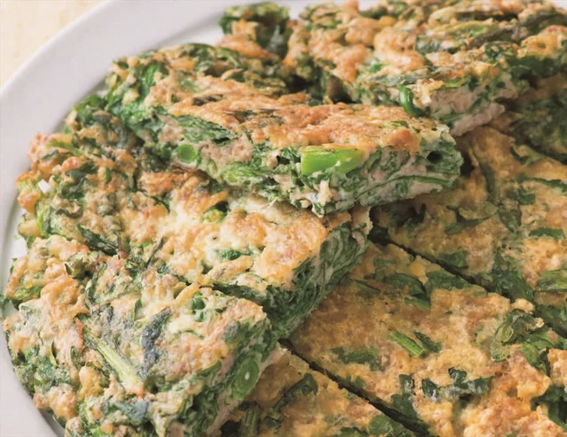 「ゴロゴロそぼろの中華炒め」「春菊のチヂミ風」ひき肉を使った青菜のおかず