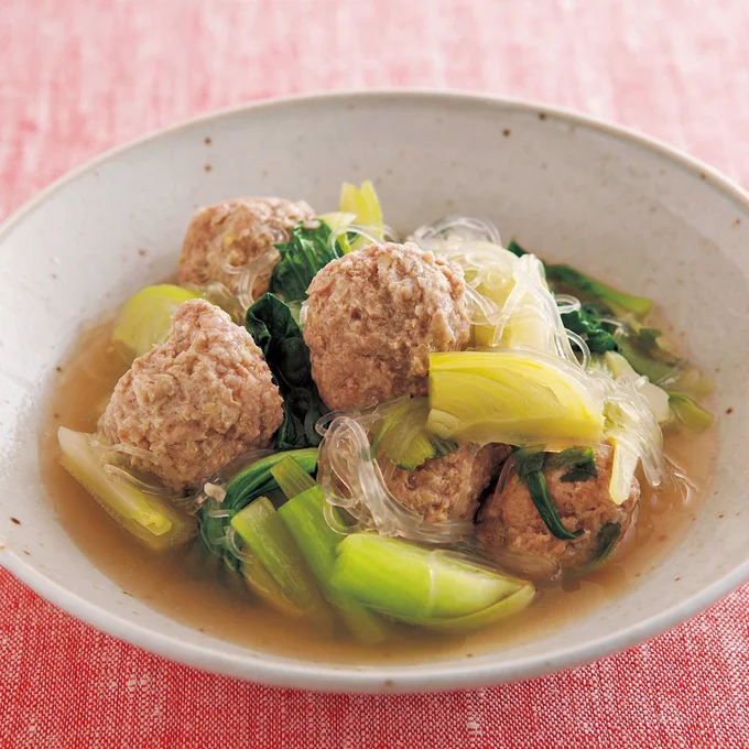 ひき肉のうまみがよくしみこんだ「チンゲン菜とだんごのスープ煮」