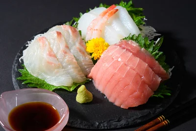 刺身のツマ、エビフライの尻尾…。“食べる or 食べない”議論が白熱する食材いろいろ