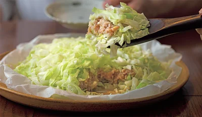 半玉ほどのキャベツがペロリと食べられちゃう「たっぷりキャベツのビッグはさみ蒸し」