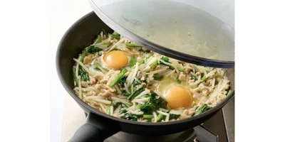 卵をとろりとからめて、あつあつをめしあがれ