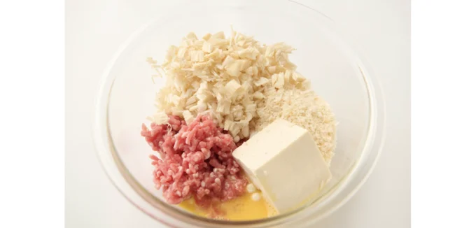 肉だねは豆腐とえのきでかさ増し、肉の量をいつもの半分に