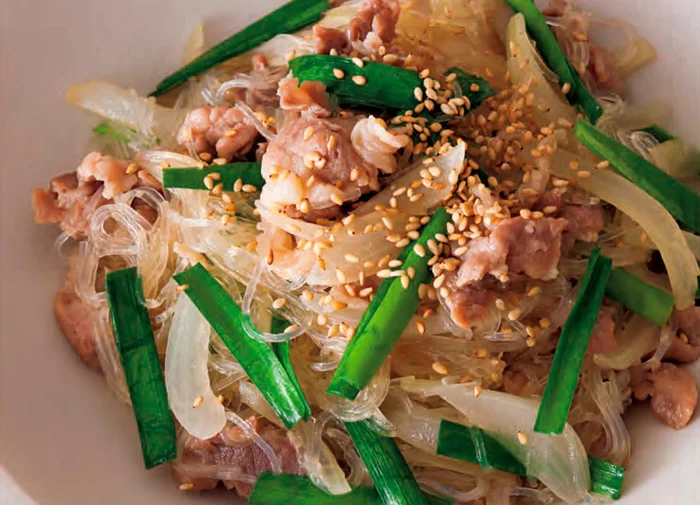 【太らない作りおき】豚こまの冷凍ストックで作るエスニックおかず「豚肉のはるさめ炒め」