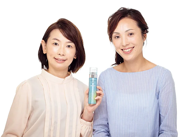 レタス隊:(左)萬代由美子さんと(右)松本千恵子さん/*1 炭酸ガス(噴射剤)