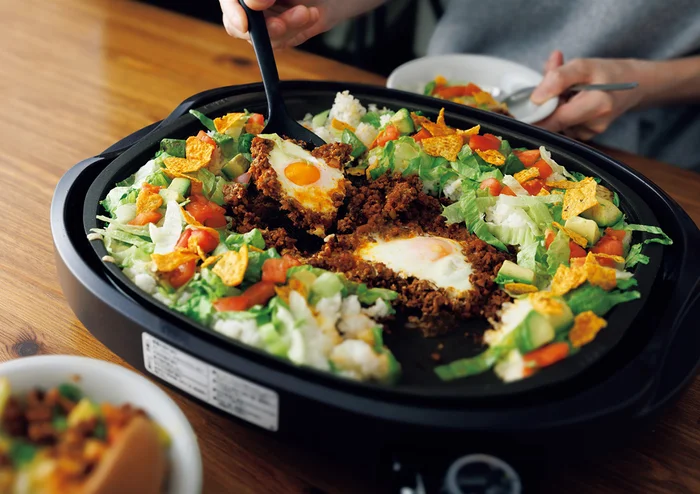 お手軽なのに本格派！ ホットプレートでソースから作る「鉄板タコライス」