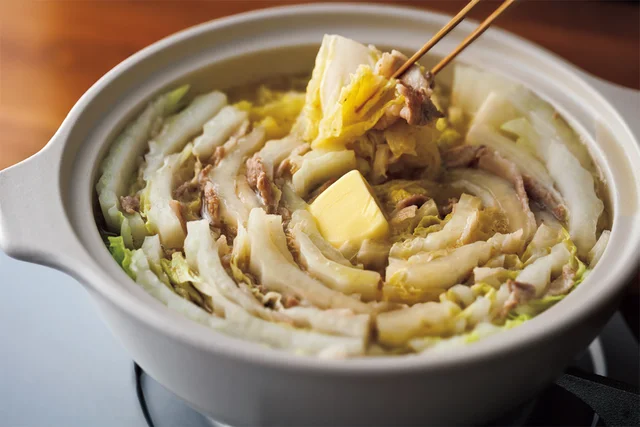 しみしみ白菜がじんわり絶品。追いバターでコクをプラス「バタポンミルフィーユ鍋」