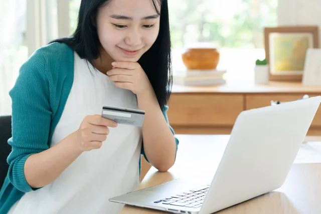 クレジットカードを使うなら「一括払い」！カード払いをする前に一考