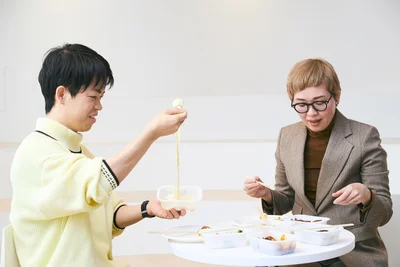 チーズが伸びる〜！会話もはずむ楽しい試食会