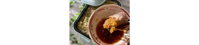 キャベツが柔らかくなったら1枚ずつ肉を入れてしゃぶしゃぶし、キャベツを巻いてポン酢しょうゆにつけて食べる。