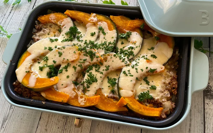 ひき肉とチーズで食べ応えUP！ホットプレートで作る「ほくほくかぼちゃのひき肉チーズ焼」レシピ