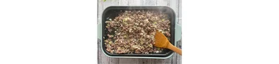 ホットプレートにごま油をひいて中温でを炒める。