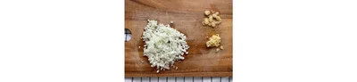玉ねぎはみじん切りにする。