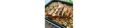 鶏肉をカットしてのせる。