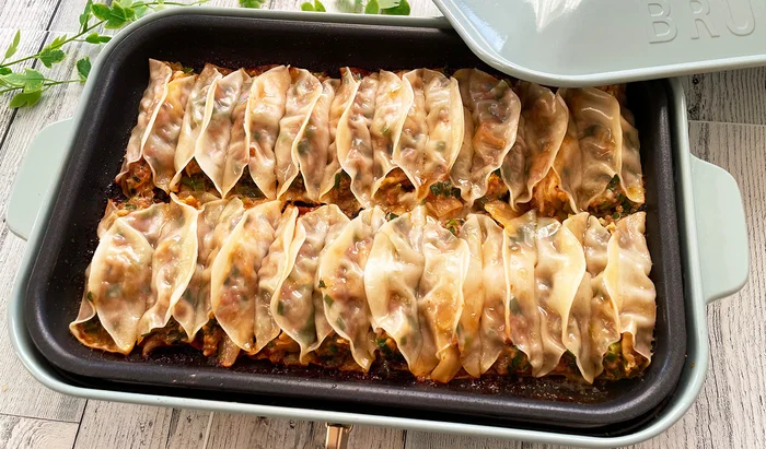 ビールが進む！ホットプレートで作る、包まない「大葉キムチ棒餃子」レシピ