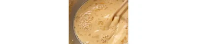 ボウルに卵液の材料を入れて混ぜ合わせる。