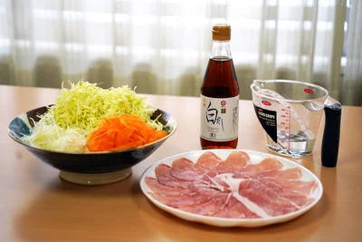 「白だしでキャベツ豚しゃぶ」の材料（2～3人分）