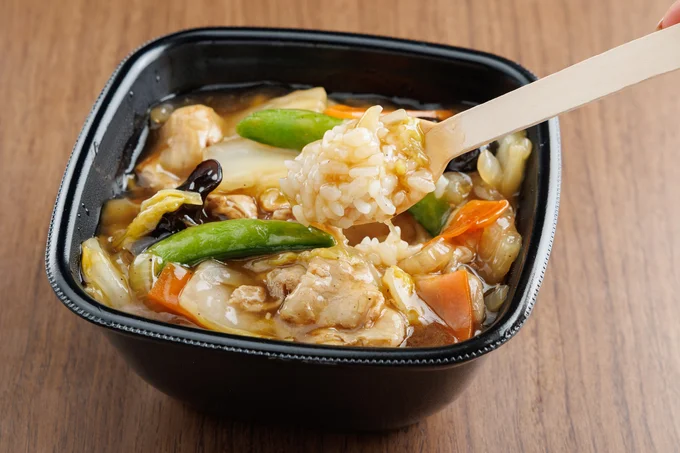 野菜がシャキシャキ！ 先生も驚く本格的な「中華あんかけごはん」