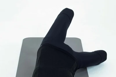 ひざが股関節より内側に入っている人は、骨盤がゆがんでいる可能性が。
