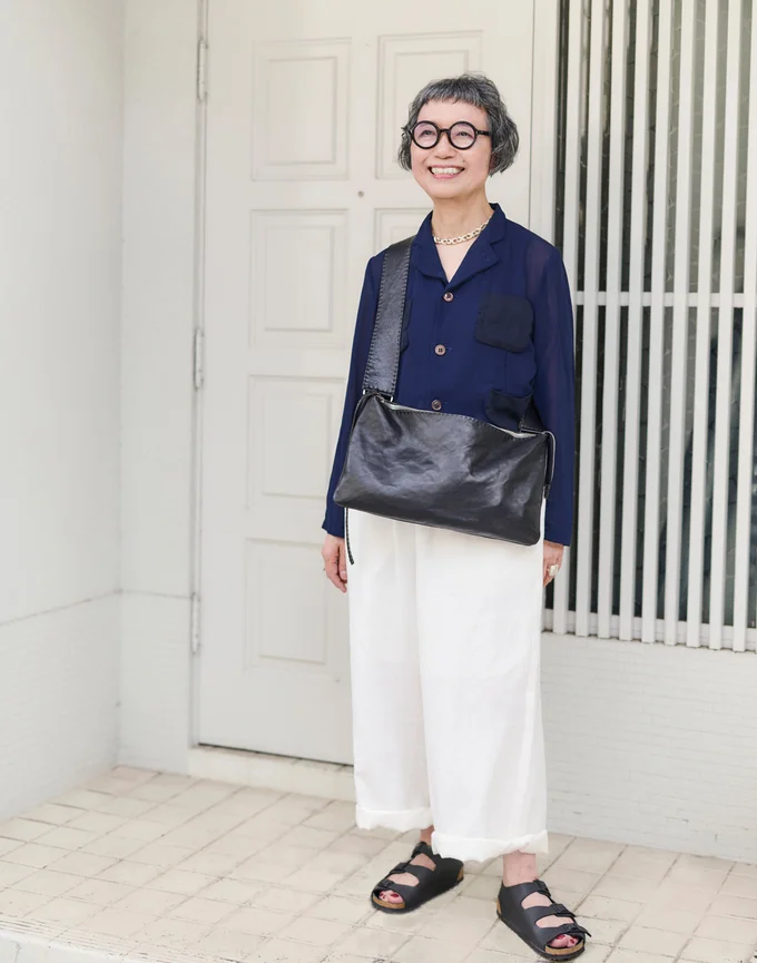 ジャケット(コム デ ギャルソン)は15年前に購入し、今も活躍中。パンツ(ユイノア)、バッグは牛革の自作。