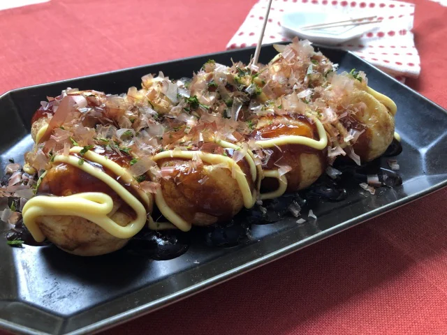 甘辛いソースが、だしの風味を引き立てる
