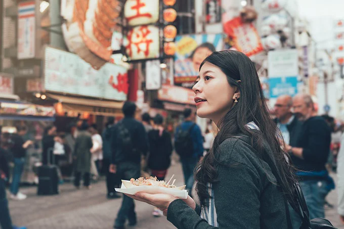 道頓堀にはたこ焼き店が多数!