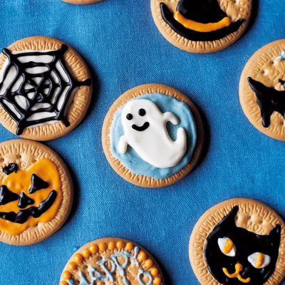 子どもと一緒に作ろう！ ハロウィンにぴったりのビスケット簡単デコスイーツ