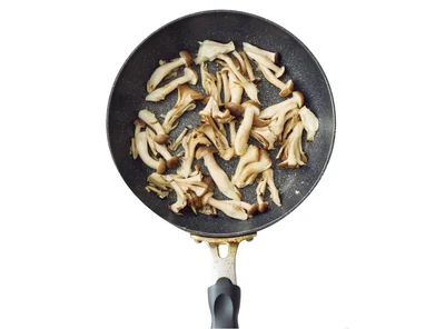 焼き色がつくまでじっくり焼く