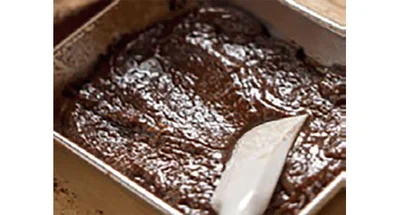 チョコもち生地はダマがなくなるまでよく混ぜ、均等に伸ばしてからしっかり冷やしてください。