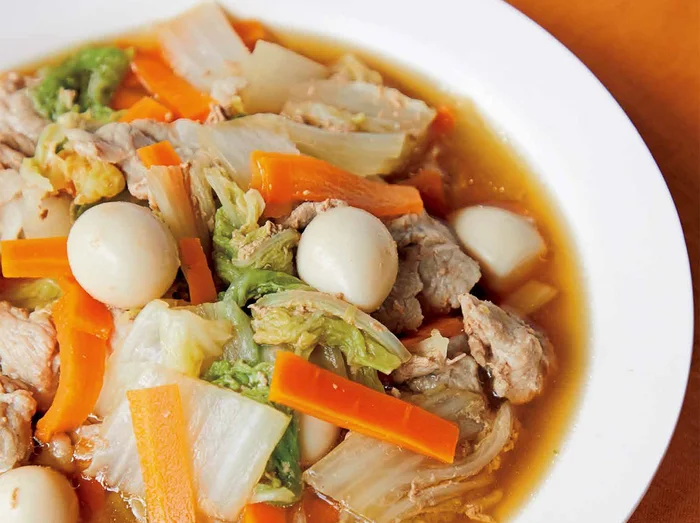 短時間の煮込みでも深みのあるおいしさに。「白菜と豚こまのオイスター煮」