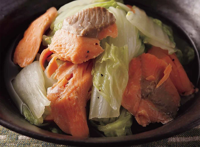 鮭のうまみがじんわりしみた白菜にほっこり！ 「白菜と塩鮭の重ね蒸し」