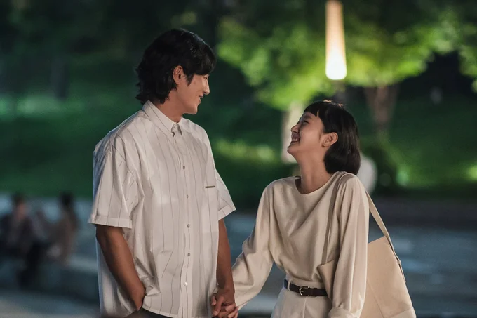 笑顔が素敵なボヒョンさん。『梨泰院クラス』とは真逆の、優しい好青年役も話題に