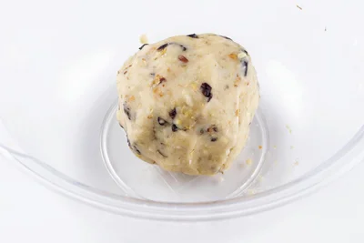 手で軽くもむようにして一つにまとめる