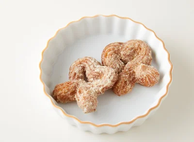 チョコソースとシナモンシュガー、2種の味を楽しんで
