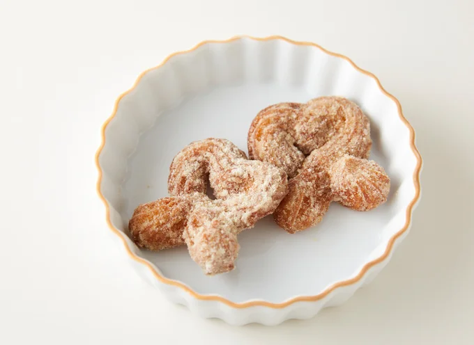 チョコソースとシナモンシュガー、2種の味を楽しんで