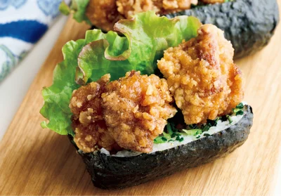 わかめ若菜ごはんのおにぎりドッグ