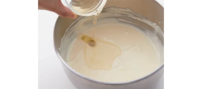 使うタイミングになったら電子レンジで溶かしてから加えます
